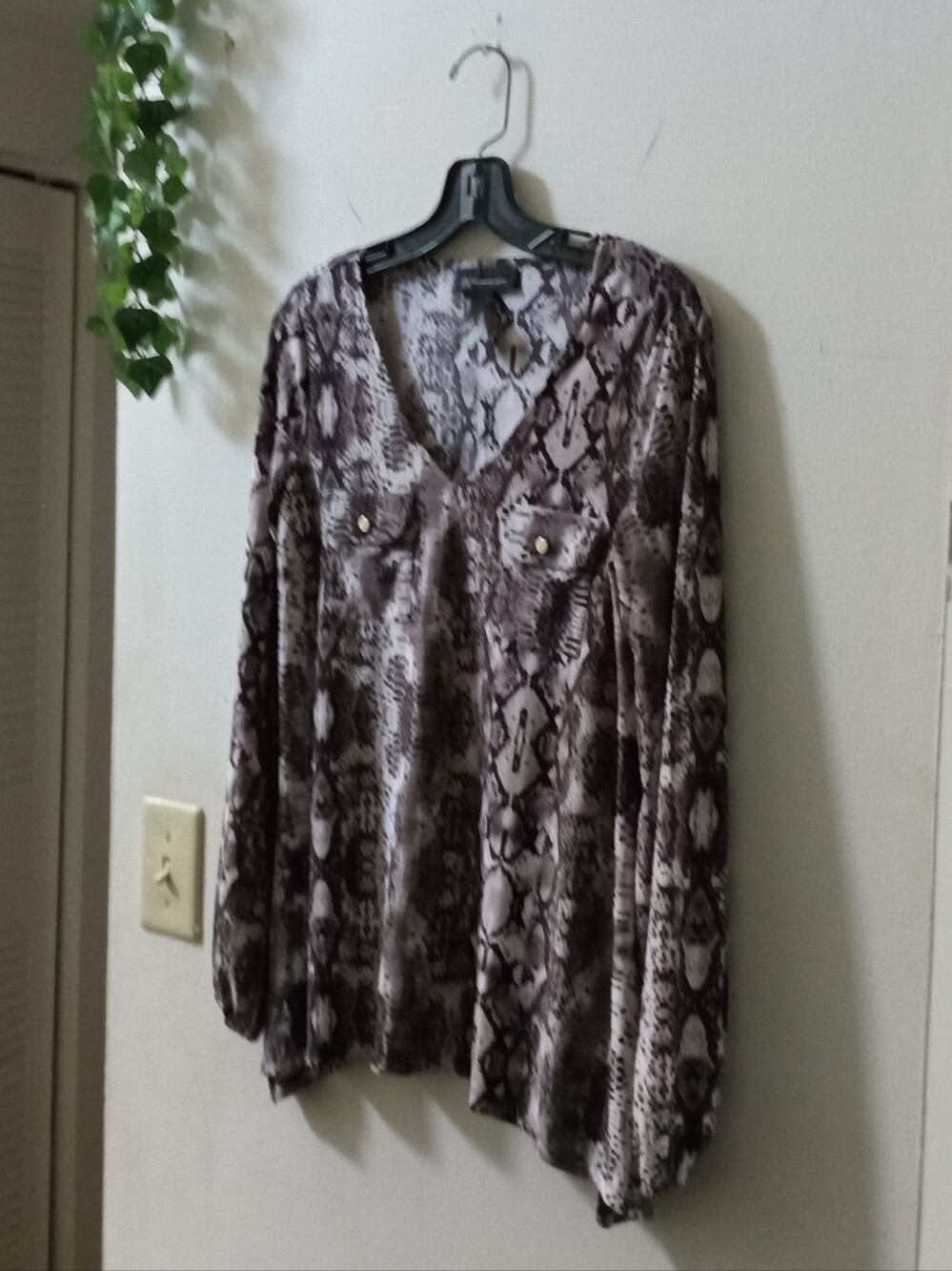 Snake-Print V-Neck Long Sleeve Top -